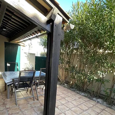 T3 Climatisee Pour 6 Avec Piscine Et Parking Au Cap D'agde - Fr-1-607-239 Prázdninový dům *