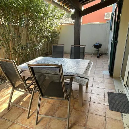 T3 Climatisee Pour 6 Avec Piscine Et Parking Au Cap D'agde - Fr-1-607-239 Agde