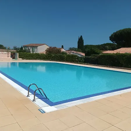 Prázdninový dům T3 Climatisee Pour 6 Avec Piscine Et Parking Au Cap D'agde - Fr-1-607-239 Agde