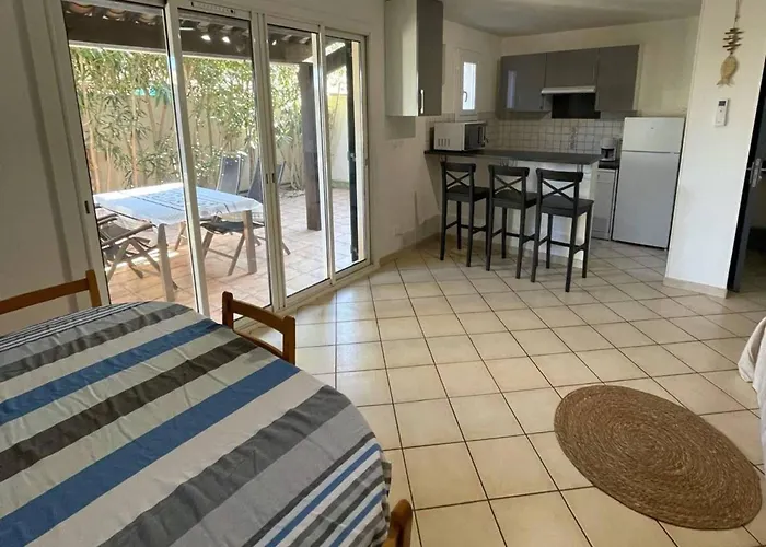 T3 Climatisee Pour 6 Avec Piscine Et Parking Au Cap D'agde - Fr-1-607-239 Prázdninový dům