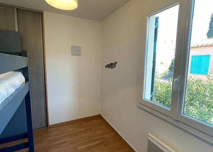 Prázdninový dům T3 Climatisee Pour 6 Avec Piscine Et Parking Au Cap D'agde - Fr-1-607-239 *