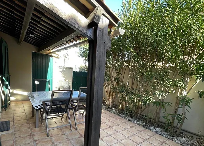 T3 Climatisee Pour 6 Avec Piscine Et Parking Au Cap D'agde - Fr-1-607-239 Prázdninový dům *