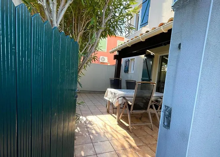 Holiday home T3 Climatisee Pour 6 Avec Piscine Et Parking Au Cap D'agde - Fr-1-607-239