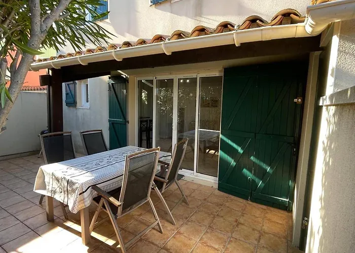 Holiday home T3 Climatisee Pour 6 Avec Piscine Et Parking Au Cap D'agde - Fr-1-607-239 Agde