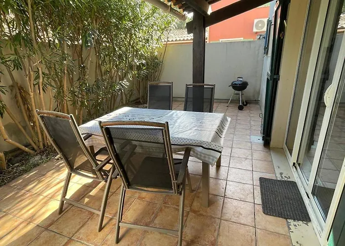 T3 Climatisee Pour 6 Avec Piscine Et Parking Au Cap D'agde - Fr-1-607-239 אגדה